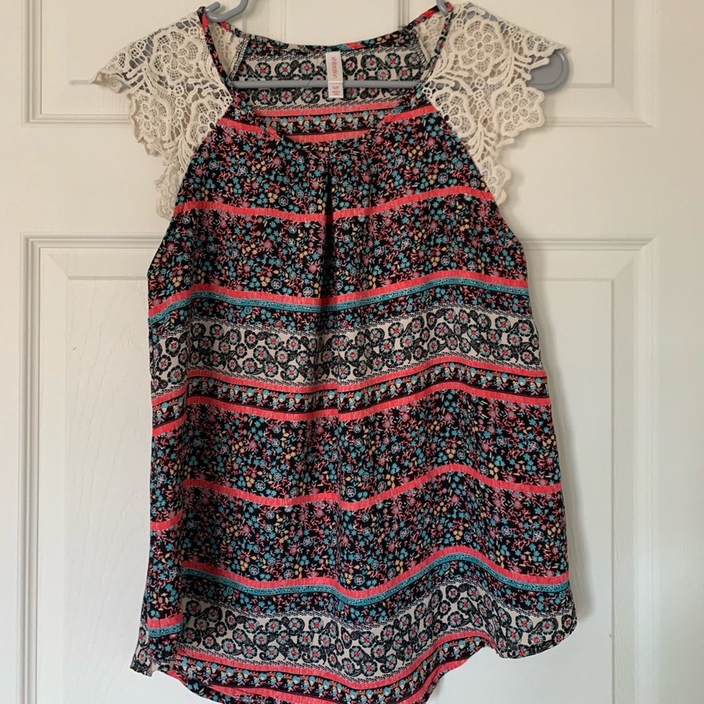 Women’s Blouse w/ Lace
